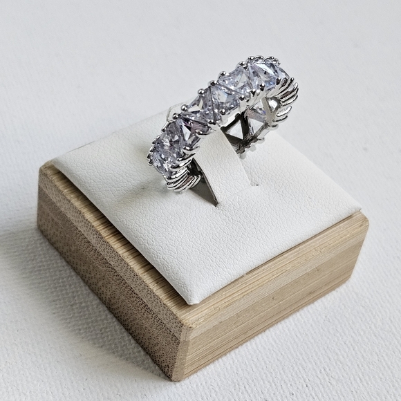 Silver trillion cut cubic zirconia fashion ring size 10 - Picture 9 of 10